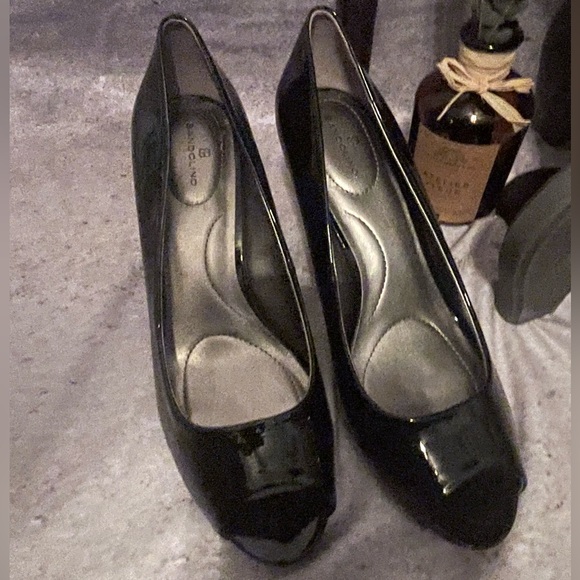 Bandolino Shoes - BANDOLINO Rainaa Black Peep Toe Platform‎ Pump